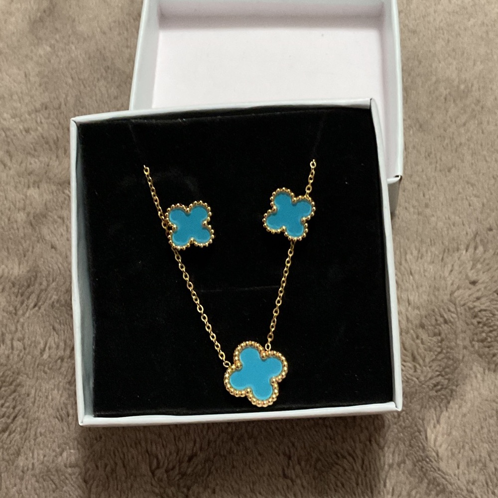Elegant Gold and Blue Clover Jewelry Set